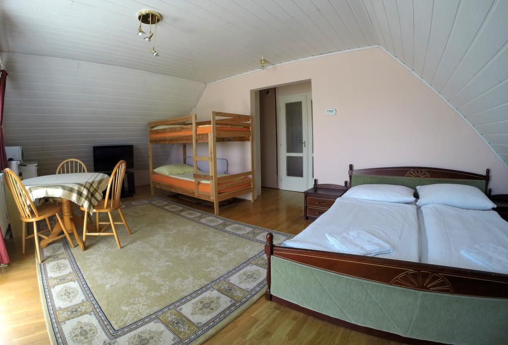 Bodza Vendeghaz Hotel Balatonfured Bagian luar foto